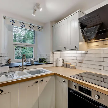 2 Bed In Keswick 90064 *