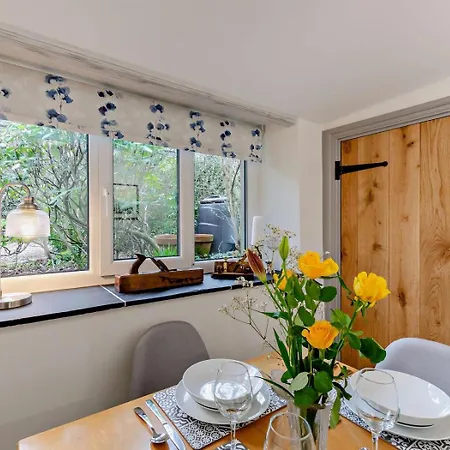 2 Bed In Keswick 90064